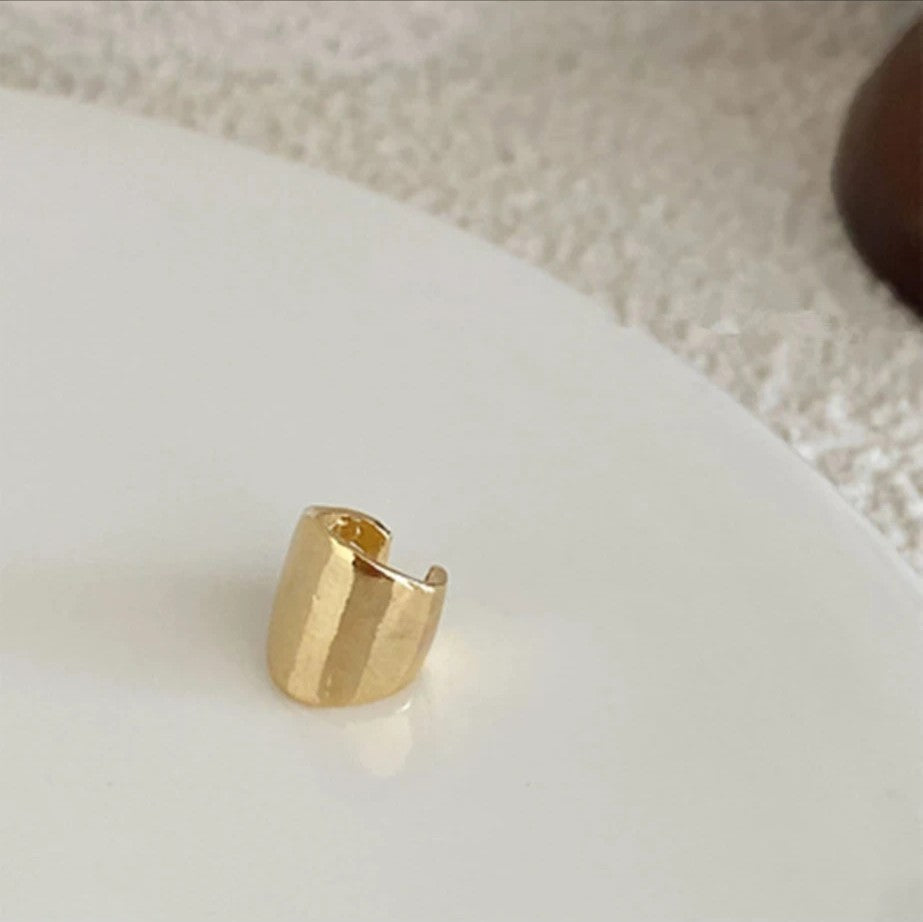 LUNA. goudkleurige ear cuff