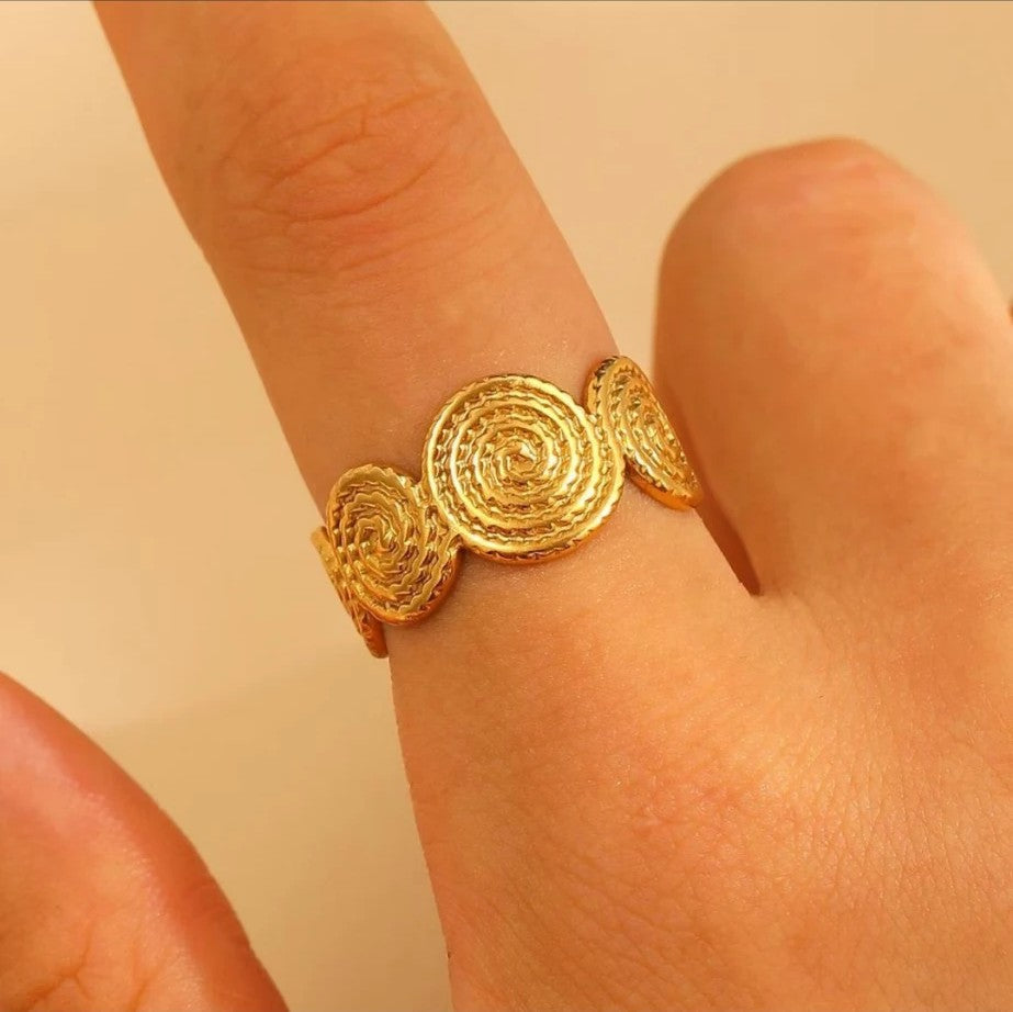 SPIRAL. goudkleurige spiraalring