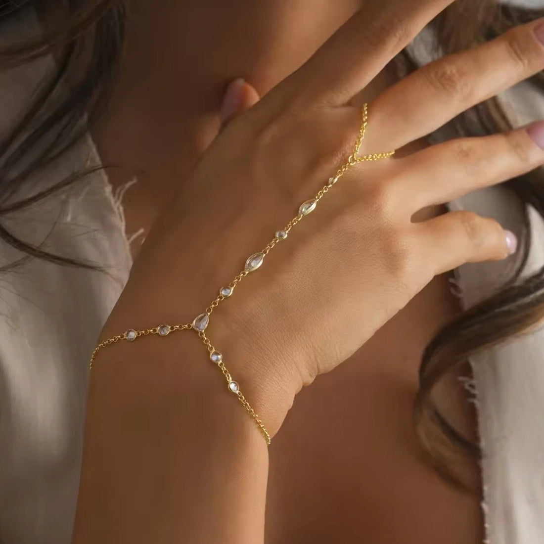 KASUMI hand chain worn