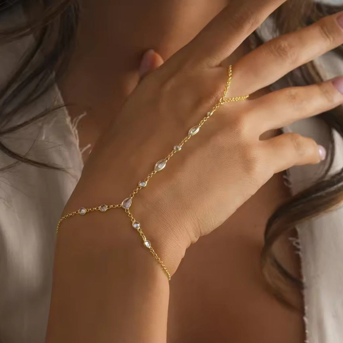 KASUMI hand chain worn