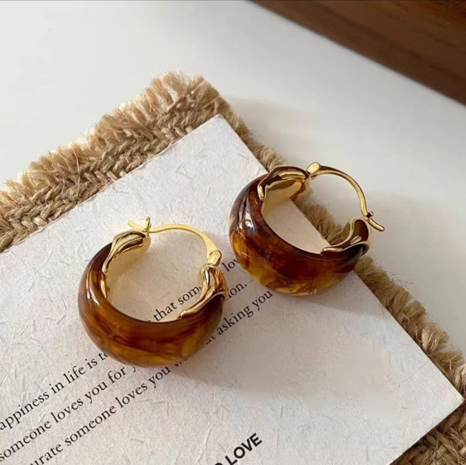 AMBRE. amberkleurige hoops