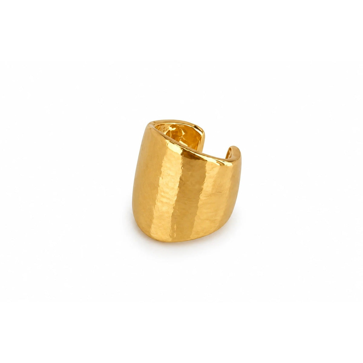 LUNA. goudkleurige ear cuff op wit